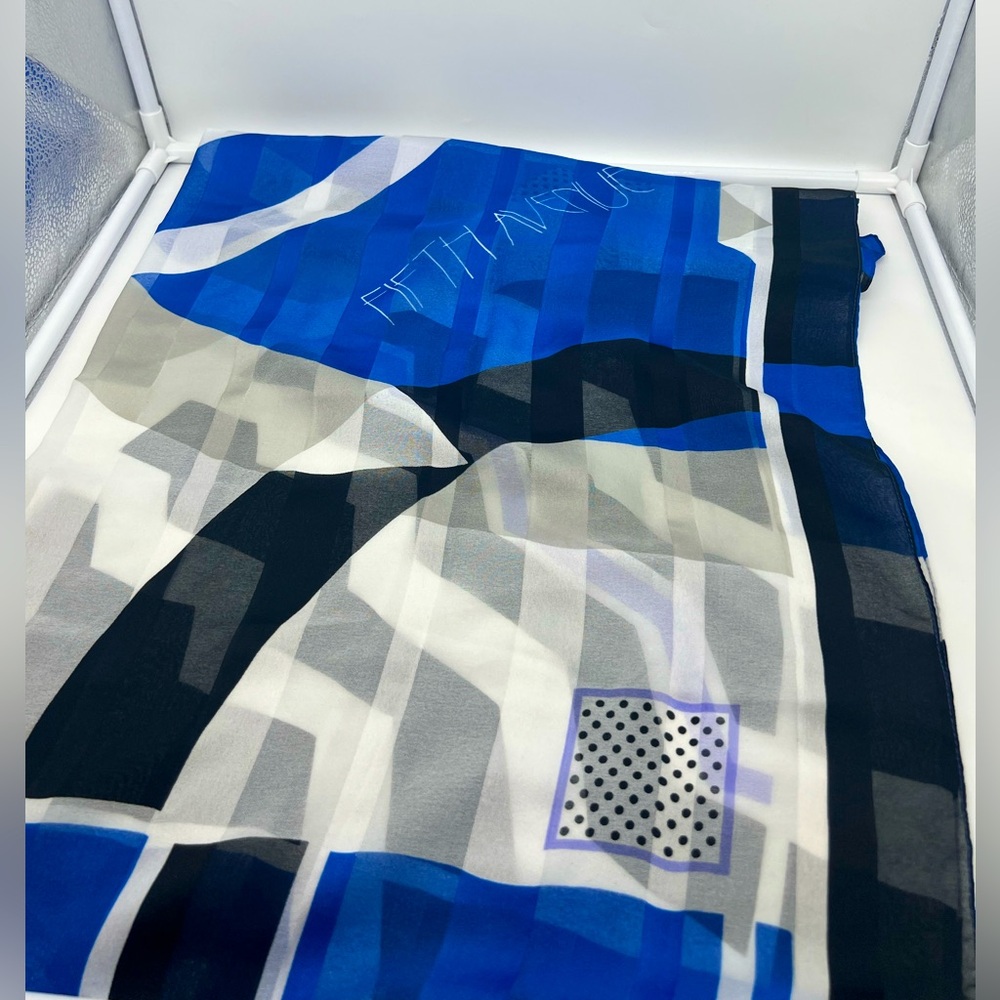 AVON Vintage 1986 Fifth Avenue Blue White Black Geometric Bold Printed Scarf